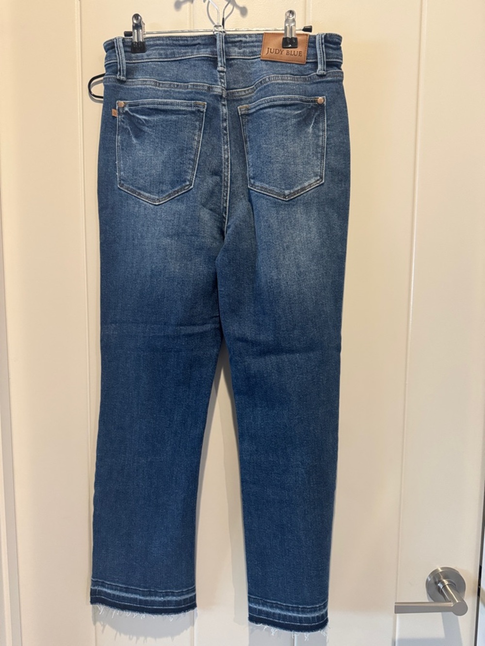 Judy Blue Medium Blue Cropped Straight Jeans